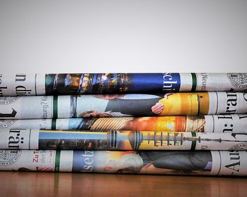 Stapel aus Tageszeitungen