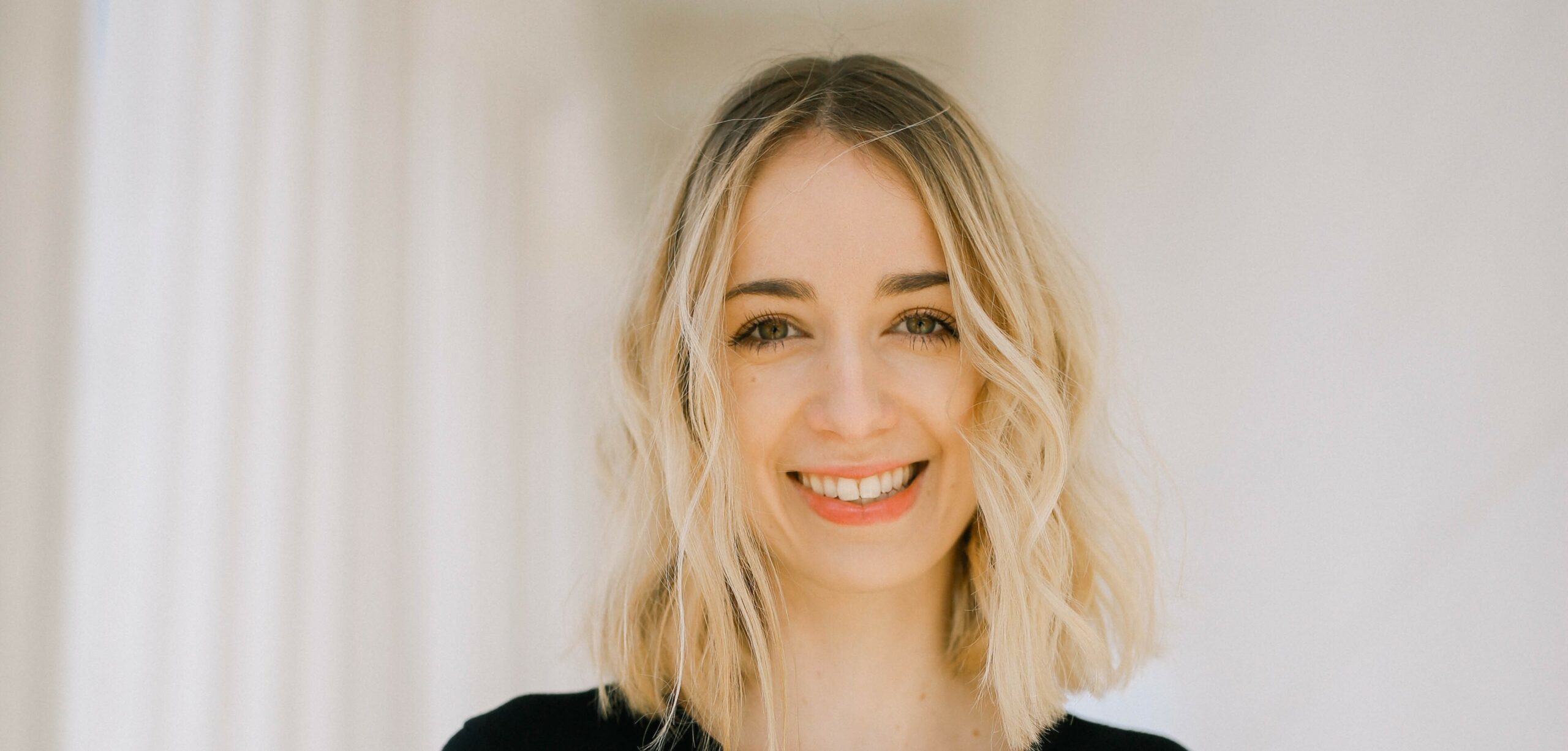 Portraitfoto von Journalistin Verena Mischitz